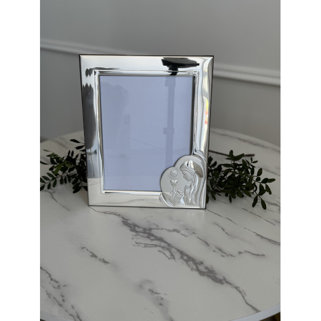 Срібна фоторамка для дівчинки до Урочистого Причастя 10х15 з іконкою дівчинки біля чаші IHS Срібна фоторамка для дівчинки до Урочистого Причастя 10х15 з іконкою дівчинки біля чаші IHS