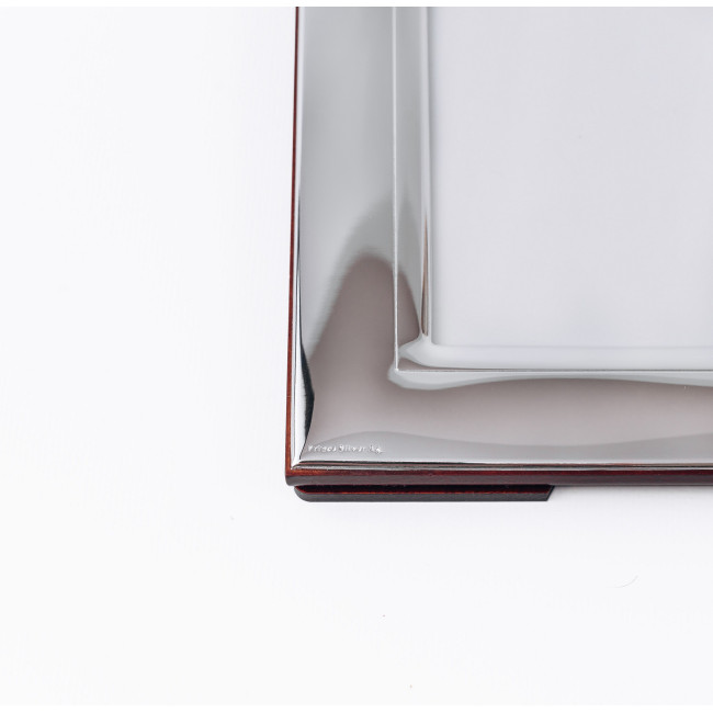 Срібна фоторамка для хлопчика до Урочистого Причастя 10х15 із зображенням хлопчика в молитві біля чаші IHS Срібна фоторамка для хлопчика до Урочистого Причастя 10х15 із зображенням хлопчика в молитві біля чаші IHS